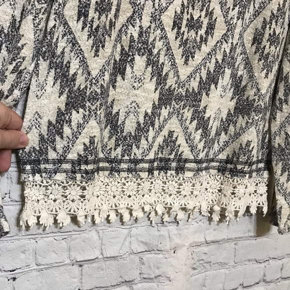 Diamond Knit Top with Lace - Picture 5 of 8